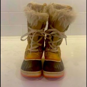 Sorel kids Snowboots size 1